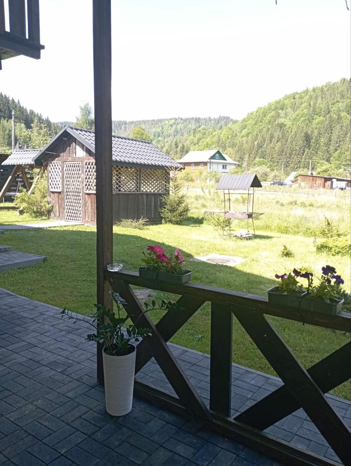U Anastasii I Sofii Bilya Richki Guest House Mykulychyn Exterior photo