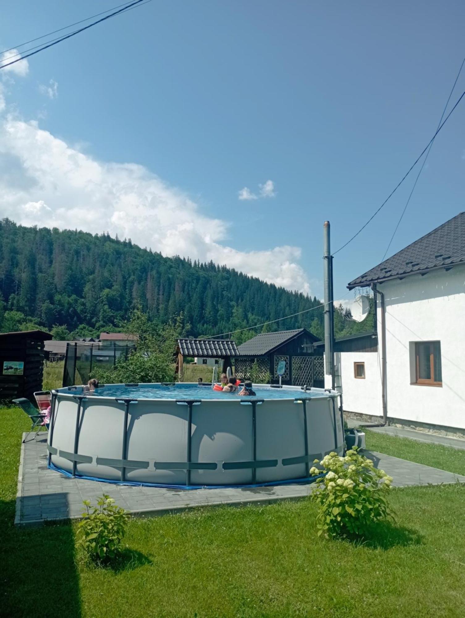 U Anastasii I Sofii Bilya Richki Guest House Mykulychyn Exterior photo